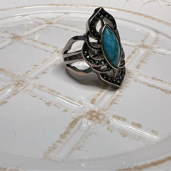 Vintage Style Turquoise Statement Ring Size 8 Marquise Stone with Black Accents - Picture 3 of 5
